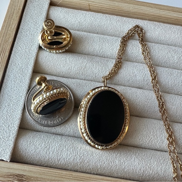Vintage 12k Gold Filled Necklace and Screw Back Earrings with black beads - Picture 2 of 11